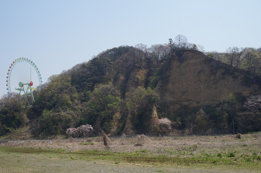 秋川の六枚塀風岩