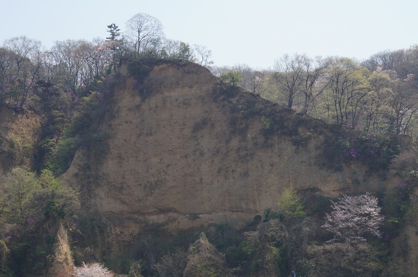 秋川の六枚塀風岩