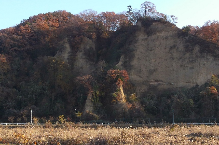 秋川の六枚塀風岩