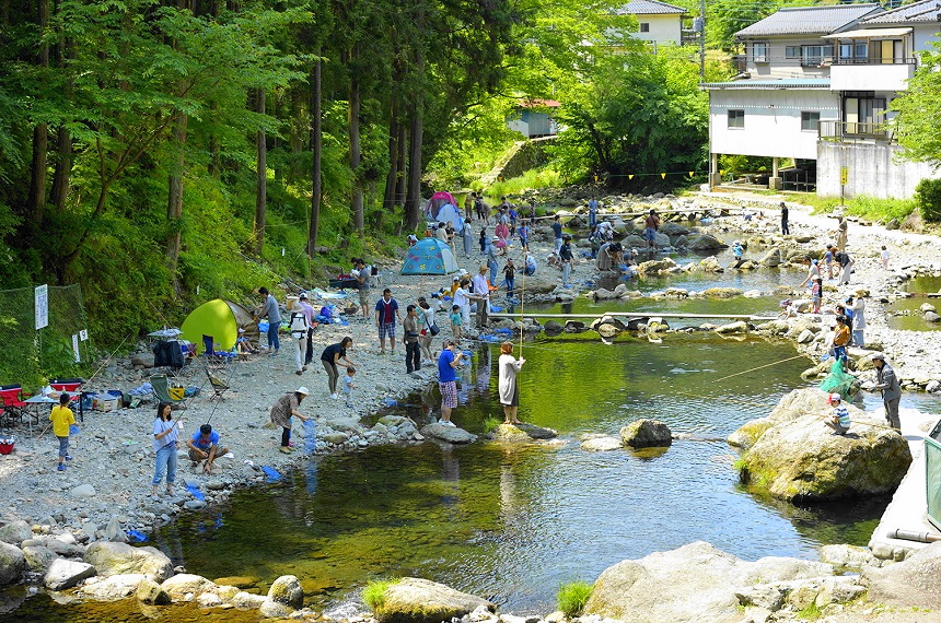 秋川国際マス釣場