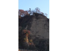 秋川の六枚塀風岩